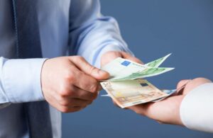 Il governo italiano ha stabilito un nuovo tetto al contante sotto i 5000 euro