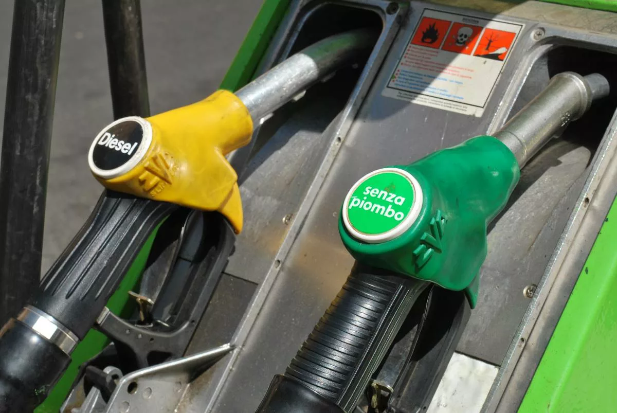 Il bonus benzina permette di ridurre il costo di carburante grazie a contributi statali o del datore di lavoro