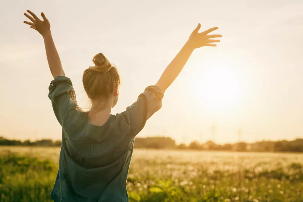 Donne vittime di violenza che ricevono finanziamenti e supporto dal Microcredito di Libertà per avviare attività imprenditoriali.