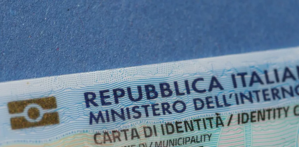 E' possibile rinnovare la carta di identità a partire da 180 giorni prima della data di scadenza.