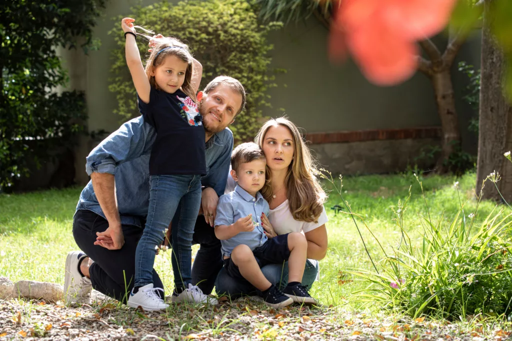 Il ricongiungimento familiare: il primo passo per il permesso di soggiorno per motivi familiari.