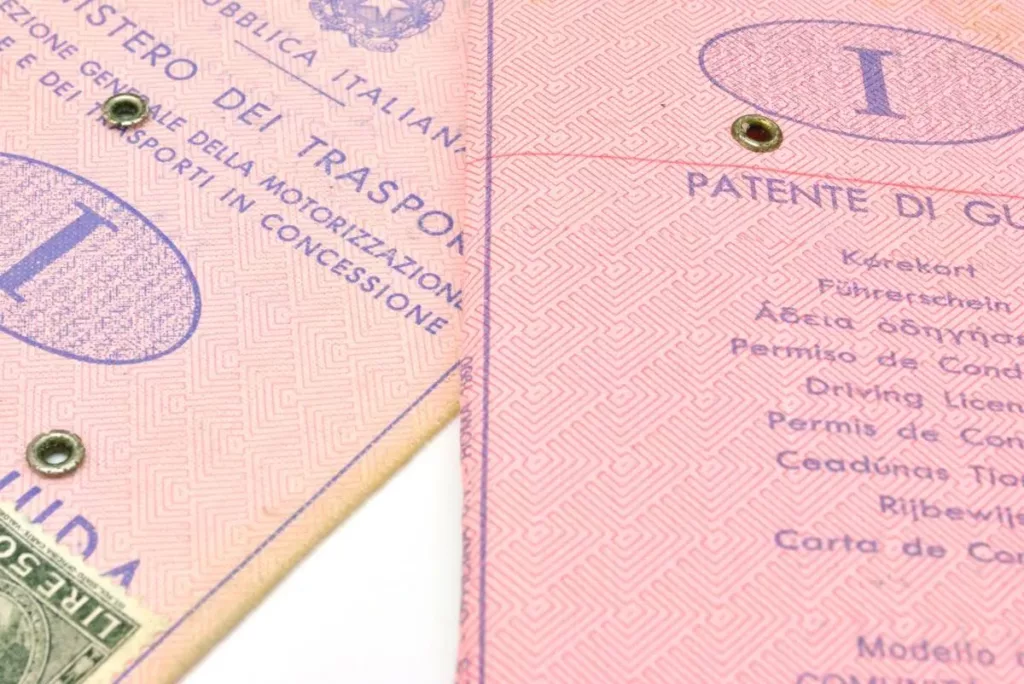 Dal 2025, la validità delle patenti A e B è stata estesa da 10 a 15 anni per gli under 50